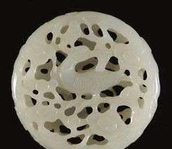 三分鐘學(xué)會鑒定玉器——放大鏡照玉手電巧用秘決